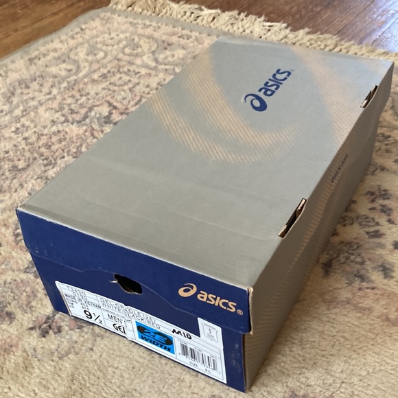 Brand new pair of ASICS Oracles in the original box. - Picture 8 of 9